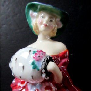 Royal Doulton figurine Genevieve HN1962  7" tall Mint condition